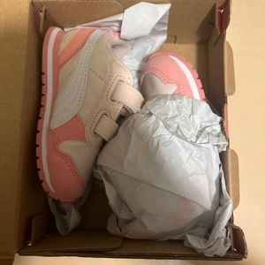 Toddler sneakers size 5